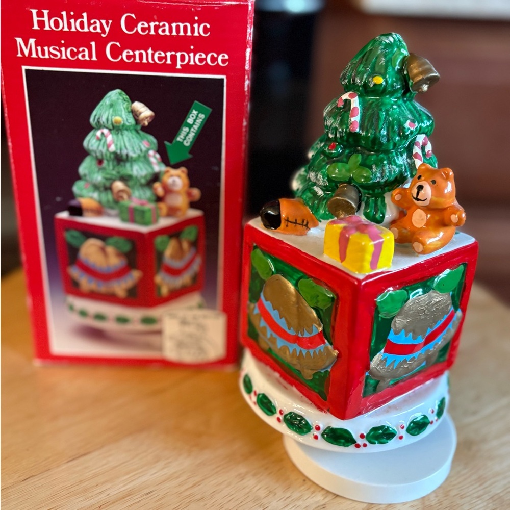 Holiday Ceramic Musical Centerpiece - Green Christmas Tree Design vintage! New!